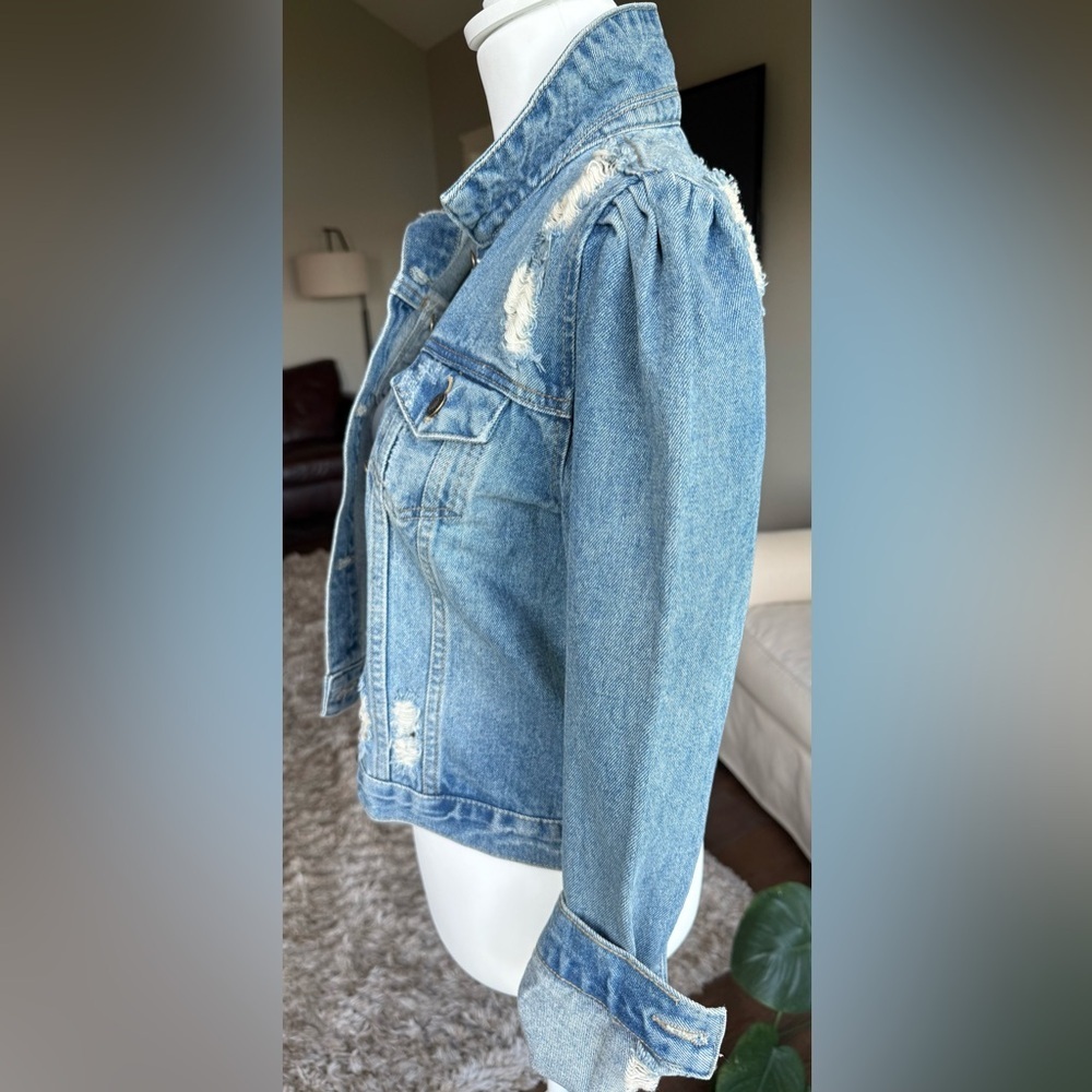 Moon River SMALL Light Blue Denim Distressed Puff Sleeve Jean Jacket - Picture 2 of 8